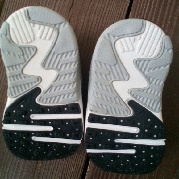 Nike - Picture 2 of 4